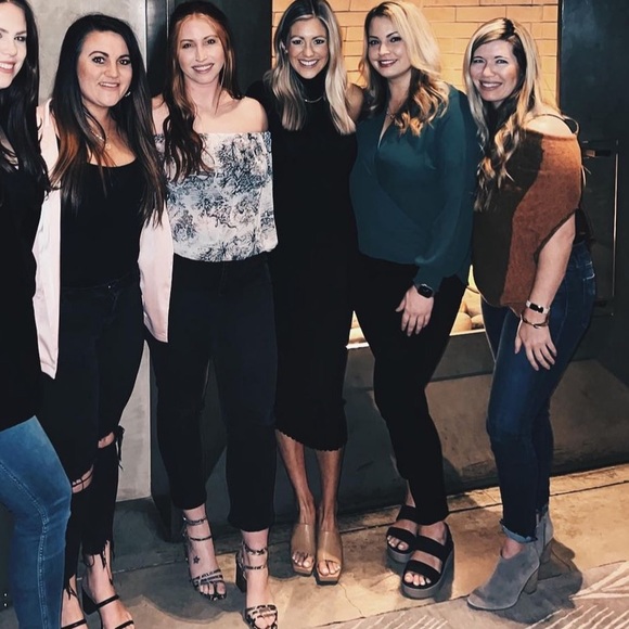 VICI | Off the shoulder top - Picture 11 of 11